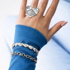 Heart bangle silver